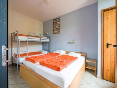 Holiday house Spacious Group Getaway with Garden - Features photo 16