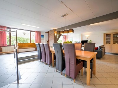 Holiday house Spacious Group Getaway with Garden - Features photo 20