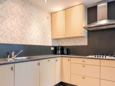 Holiday house Spacious Group Getaway with Garden - Features photo 21