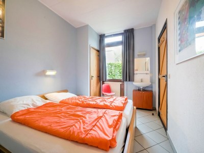 Holiday house Spacious Group Getaway with Garden - Features photo 22