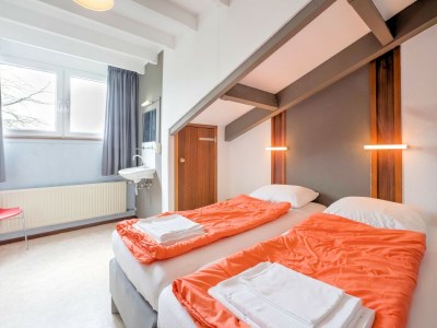 Holiday house Spacious Group Getaway with Garden - Features photo 27