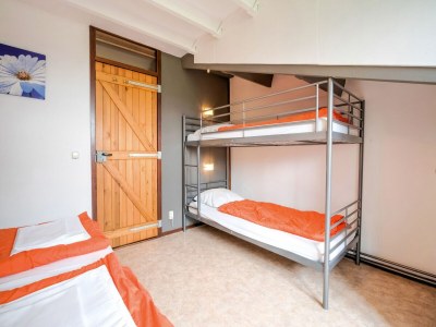 Holiday house Spacious Group Getaway with Garden - Features photo 28