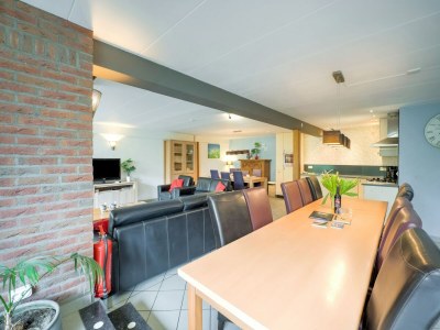 Holiday house Spacious Group Getaway with Garden - Features photo 31