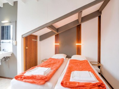 Holiday house Spacious Group Getaway with Garden - Features photo 32