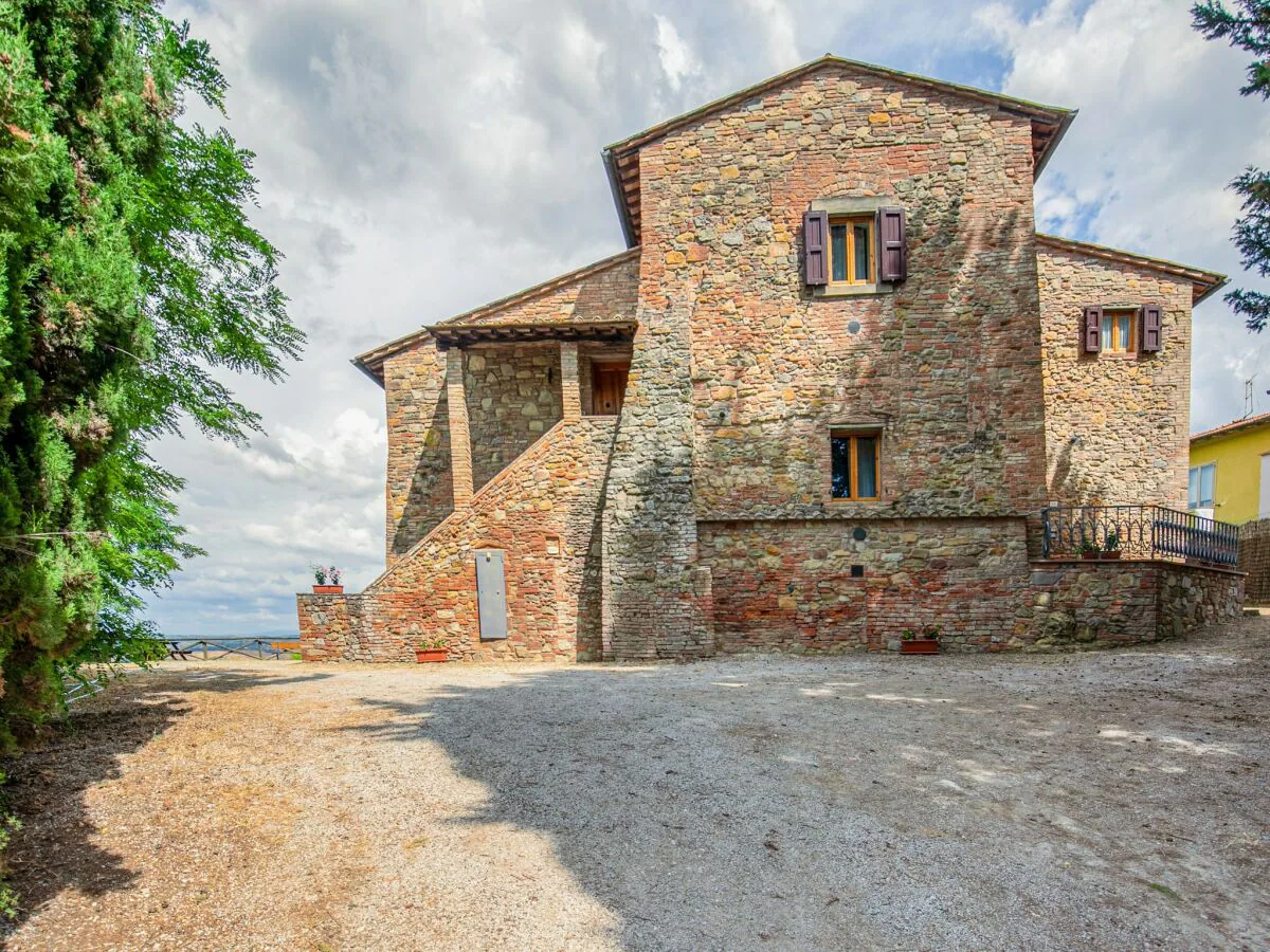 Farmhouse Spacious Tuscany Retreat