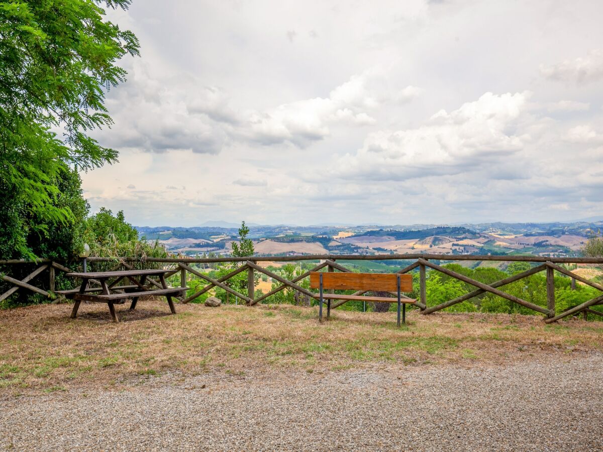 Farmhouse Spacious Tuscany Retreat - Outdoor photo 2