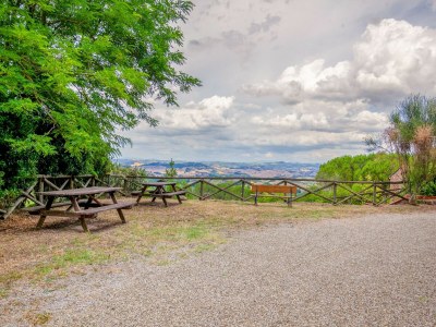Farmhouse Spacious Tuscany Retreat - Outdoor photo 9
