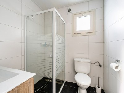 Holiday house Luxus-Chalet mit eigener Schaluppe und Hafen in Bantega Friesland - Features photo 24