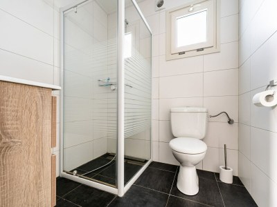 Holiday house Luxus-Chalet mit eigener Schaluppe und Hafen in Bantega Friesland - Features photo 26