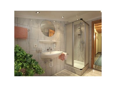 Holiday room Doppelzimmer #3 + Schlafcouch mit Dusche, WC - Outdoor photo 13