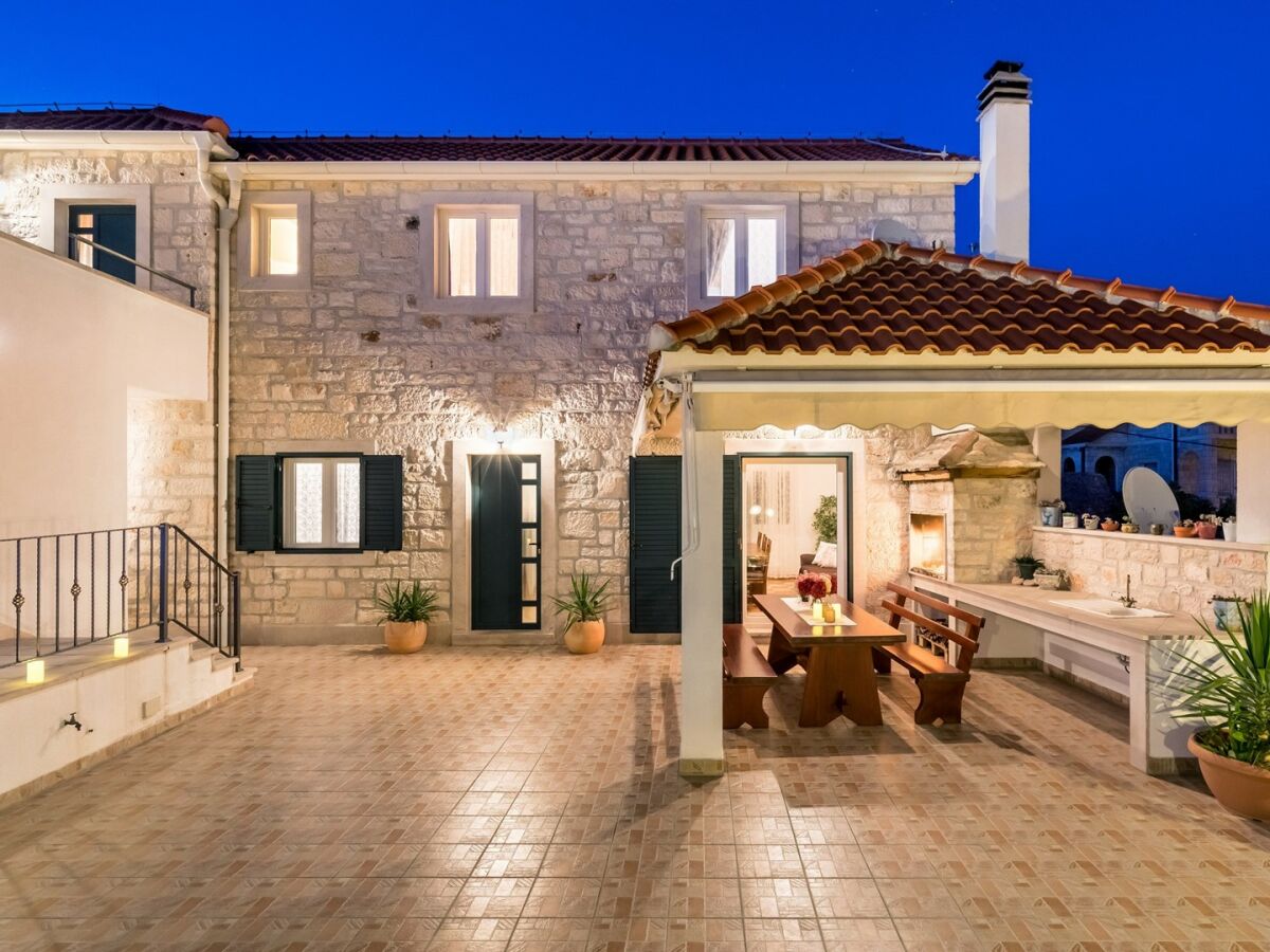 Villa Marivilla in Selca with heated pool - Outdoor photo 3