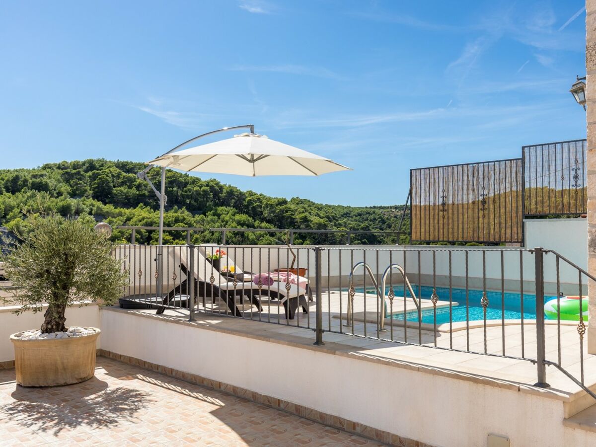 Villa Marivilla in Selca with heated pool - Outdoor photo 5