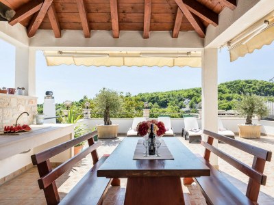 Villa Marivilla in Selca with heated pool - Outdoor photo 4