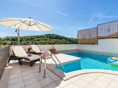 Villa Marivilla in Selca with heated pool - Outdoor photo 8