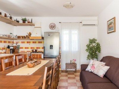 Villa Marivilla in Selca with heated pool - Features photo 18