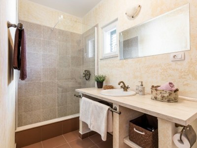 Villa Marivilla in Selca with heated pool - Features photo 24