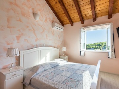 Villa Marivilla in Selca with heated pool - Features photo 26