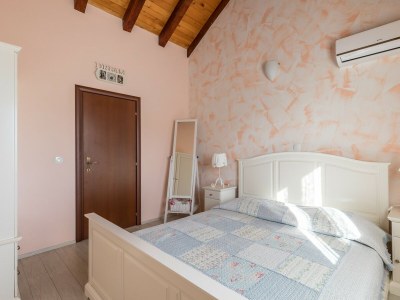 Villa Marivilla in Selca with heated pool - Features photo 27