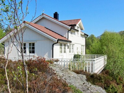 Holiday house 5 person holiday home in GURSKØY - Outdoor photo 2