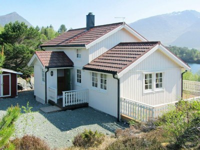 Holiday house 5 person holiday home in GURSKØY - Outdoor photo 8