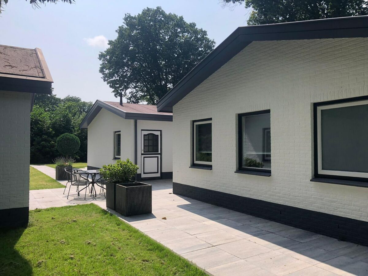 Chalet Holiday Home in Harderwijk near Veluwemeer - Outdoor photo 3