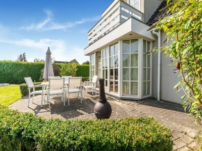 Villa Exclusive villa in Zeewolde with a terrace - Outdoor photo 6