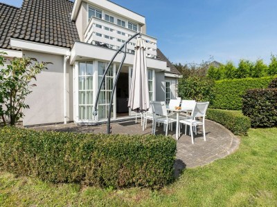 Villa Exclusive villa in Zeewolde with a terrace - Outdoor photo 8