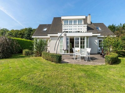 Villa Exclusive villa in Zeewolde with a terrace - Outdoor photo 12