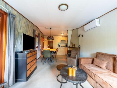 Chalet Chalet in Stegeren near Forest and Pond - Features photo 34