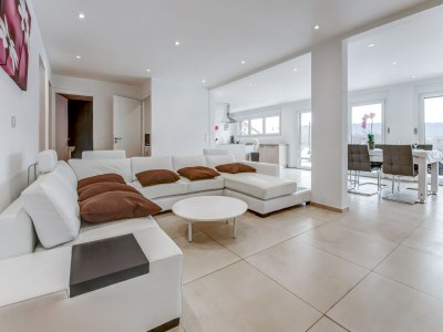 Holiday house Schצnes Ferienhaus in La Chaux mit Whirlpool - Features photo 16