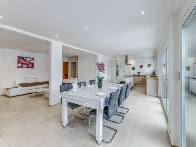 Holiday house Schצnes Ferienhaus in La Chaux mit Whirlpool - Features photo 19