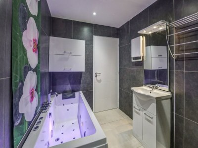 Holiday house Schצnes Ferienhaus in La Chaux mit Whirlpool - Features photo 37