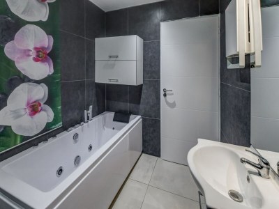 Holiday house Schצnes Ferienhaus in La Chaux mit Whirlpool - Features photo 39