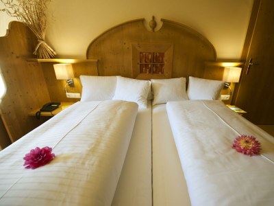 Holiday room Wohn- Schlafzimmer mit Balkon / Halbpension - Features photo 97