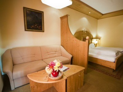 Holiday room Wohn- Schlafzimmer mit Balkon / Halbpension - Features photo 98