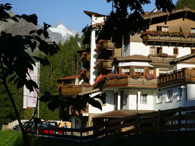 Holiday room Doppelzimmer Nord ohne Balkon / Halbpension - Outdoor photo 2