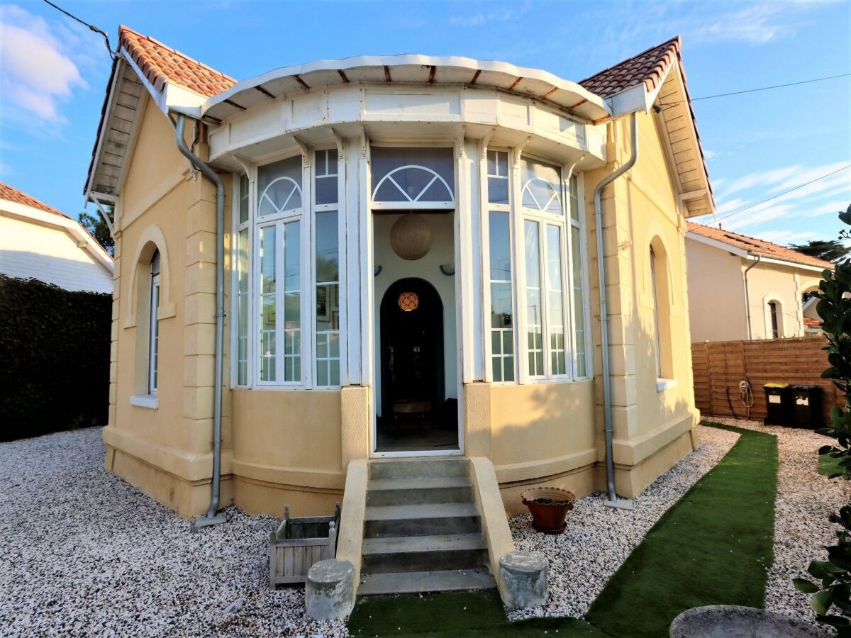 Villa Luxuriöse Villa mit privatem Spa in Strandnähe