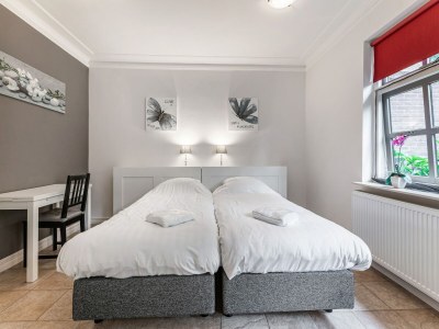 Apartment Beautiful apartment in Sint Maartensbrug - Features photo 21