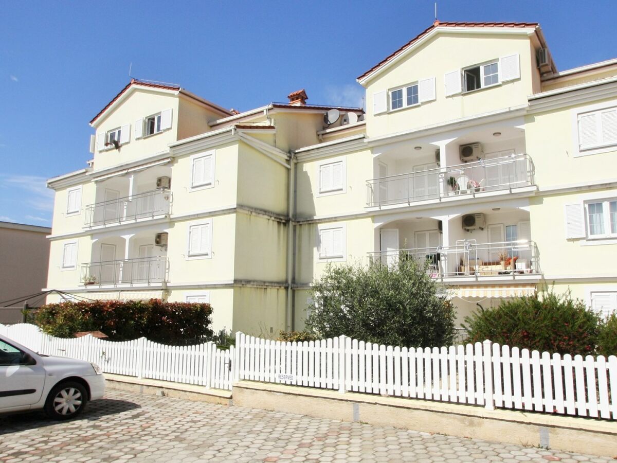 Apartment Spacious Apartment Peteh in Veli Maj with Sea view - Outdoor photo 2