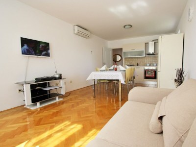 Apartment Spacious Apartment Peteh in Veli Maj with Sea view - Features photo 11