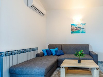 Apartment Vanessa I with Pool - Features photo 18