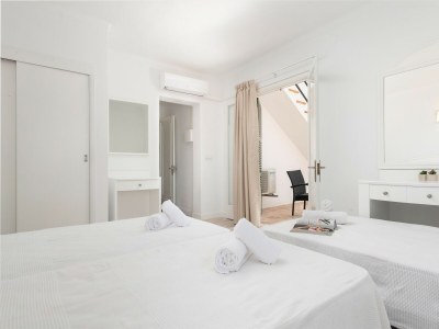 Guestroom Hostal Talamanca Hab. Triple - Features photo 7