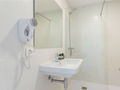 Guestroom Hostal Talamanca Hab. Triple - Features photo 9