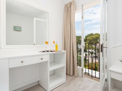 Apartment Hostal Talamanca Hab. Individual - Features photo 8