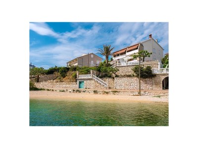 Holiday apartment Please provide the INPUT text for translation. in Rab - Holiday apartment