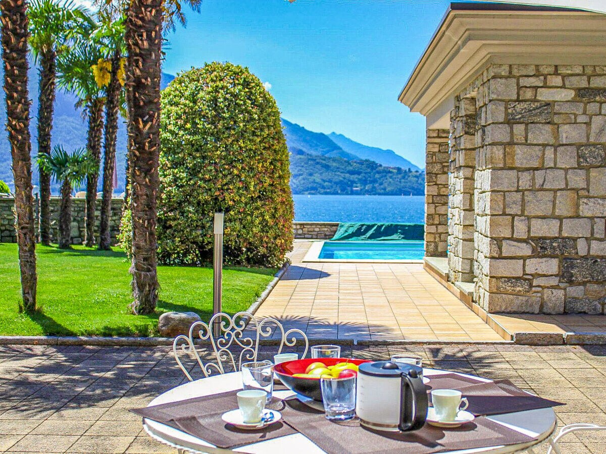 Holiday apartment Palazzina GiardinoLago: Azzurro - Outdoor photo 2