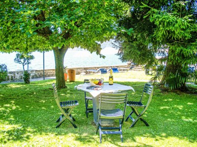 Holiday apartment Palazzina GiardinoLago: Azzurro - Outdoor photo 8