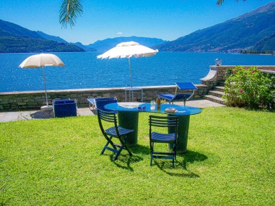 Holiday apartment Palazzina GiardinoLago: Azzurro - Outdoor photo 9