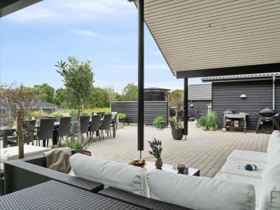 Holiday house Luxurioser Ruckzug mit Pool -- By Traum Ferienwohnungen - Outdoor photo 3