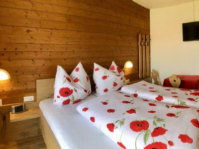 Holiday room Familienzimmer, Dusche oder Bad, WC, 2 Schlafräume - Features photo 22